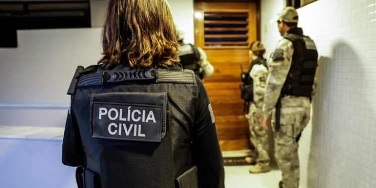 Operação da Polícia Civil e Gaeco resulta na prisão de policial investigado por homicídios na Paraíba