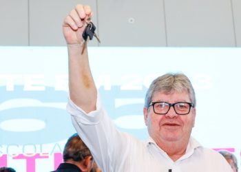 João Azevêdo entrega mais 60 ônibus escolares e garante conforto e segurança no transporte de alunos paraibanos