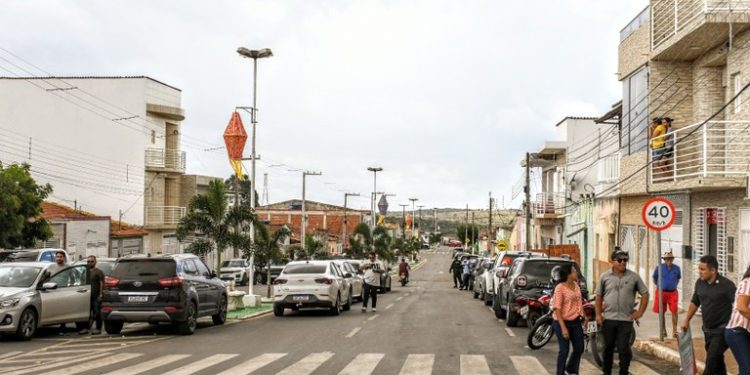 João inaugura travessias urbanas e visita obras de educação em Santana dos Garrotes, Nova Olinda e São José de Caiana
