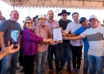 Nabor assina ordem de serviço para a construção do Centro de Comercialização de Animais e Produtos Agropecuários