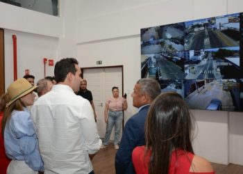 Governador em exercício visita Centro Integrado de Comando e Controle, em Patos