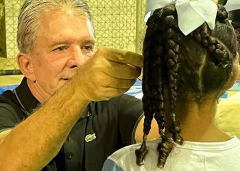 Projeto Novos Olhares realiza nova entrega na Escola Zefinha Mota e se aproxima de 800 beneficiários