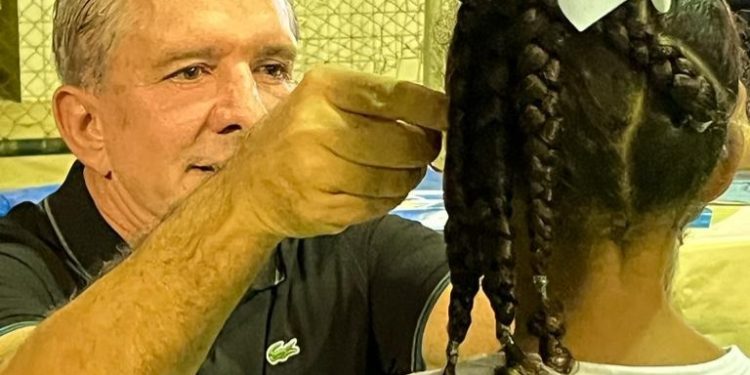 Projeto Novos Olhares realiza nova entrega na Escola Zefinha Mota e se aproxima de 800 beneficiários