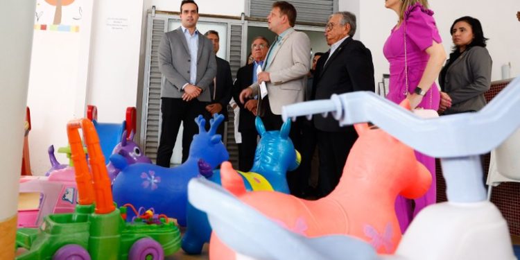 Lucas visita Hospital Napoleão Laureano e reforça parceria com instituição para fortalecer atendimento prestado aos paraibanos