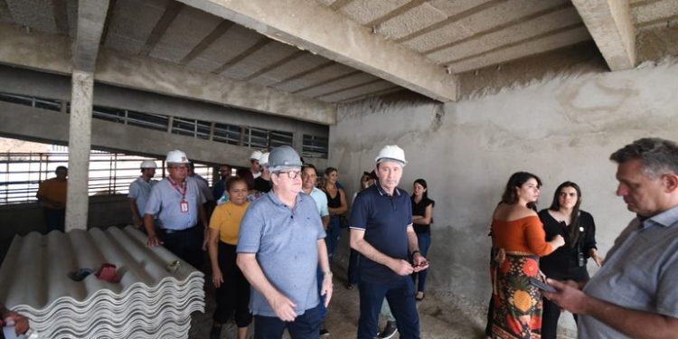 João Azevêdo inaugura prédio da Empaer e inspeciona obras de educação e infraestrutura em Itaporanga