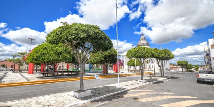 João Azevêdo inaugura travessias urbanas de Tenório, Assunção e Taperoá e destaca investimentos do governo nos municípios