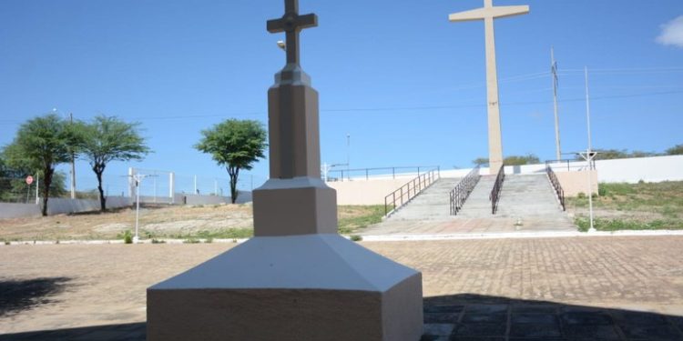 Governador em exercício entrega reforma do Parque Cruz da Menina e visita Centro de Comercialização de Calçados