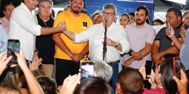 Governador entrega travessias urbanas em Marizópolis e Nazarezinho e anuncia novas obras