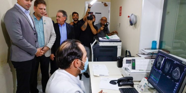 Lucas visita Hospital Napoleão Laureano e reforça parceria com instituição para fortalecer atendimento prestado aos paraibanos
