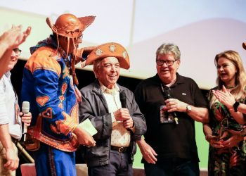 João Azevêdo prestigia evento de cultura pop Imagineland e homenageia cartunista Maurício de Sousa