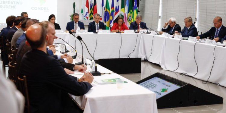 João Azevêdo prestigia posse de novo superintendente da Sudene e participa de reunião do Conselho da autarquia em Recife