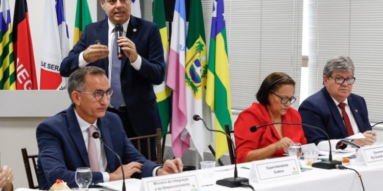 João Azevêdo prestigia posse de novo superintendente da Sudene e participa de reunião do Conselho da autarquia em Recife