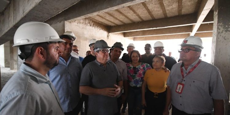 João Azevêdo inaugura prédio da Empaer e inspeciona obras de educação e infraestrutura em Itaporanga