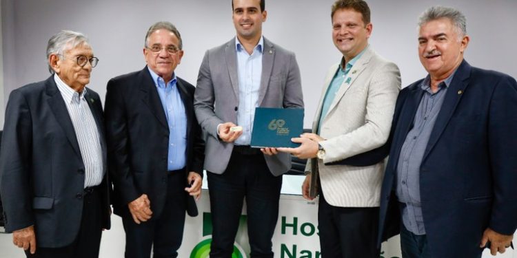 Lucas visita Hospital Napoleão Laureano e reforça parceria com instituição para fortalecer atendimento prestado aos paraibanos