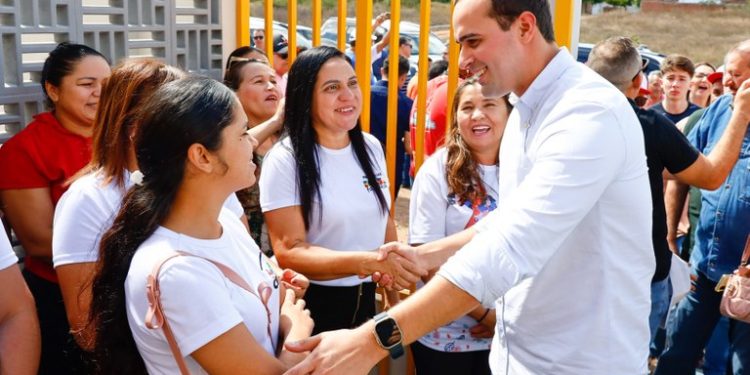 Governador em exercício entrega escola, travessia urbana e visita creche em Uiraúna e Bom Jesus