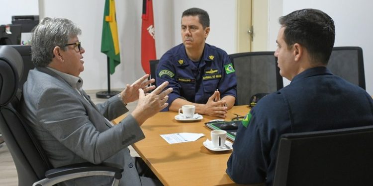 Governador recebe visita de cortesia de representantes da Capitania dos Portos e destaca harmonia nas relações institucionais