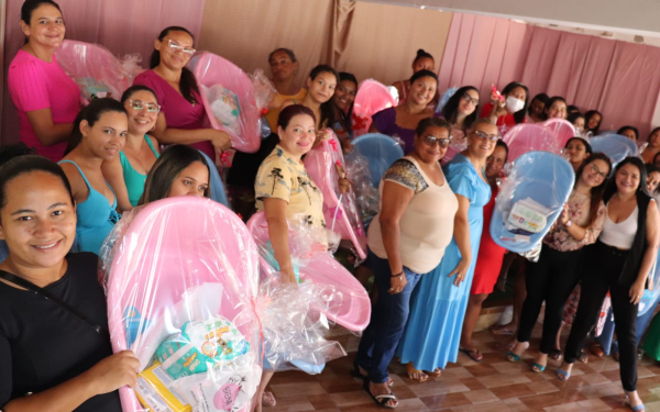 Prefeitura de Cajazeiras promove curso e distribui kit para gestantes