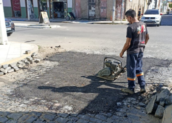 Prefeitura de Cajazeiras intensifica ações de recuperação da malha asfáltica da cidade