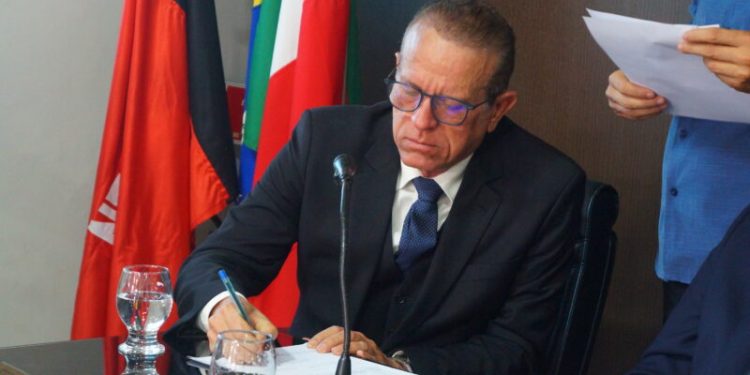 Dr. Zenóbio Rodrigues assume o comando da prefeitura de Mamanguape