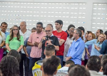 Cícero entrega reestruturação de escola e implanta novo centro de educação infantil em Mandacaru