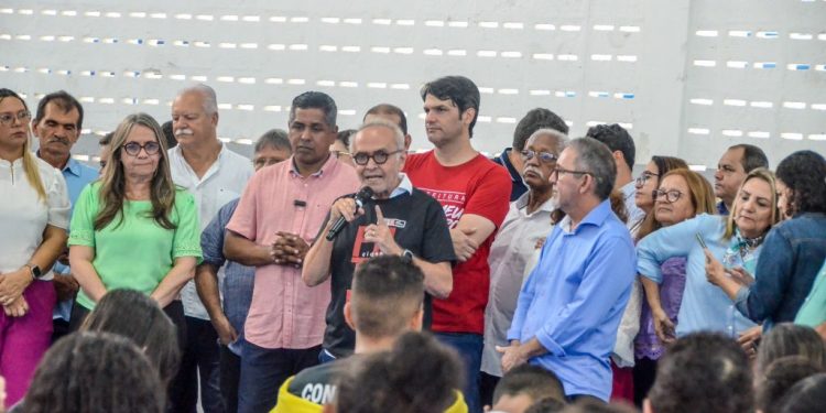 Cícero entrega reestruturação de escola e implanta novo centro de educação infantil em Mandacaru