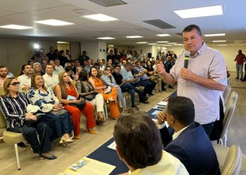 Prefeitos paraibanos apresentam demandas à bancada federal e discutem dificuldades para administrar os municípios