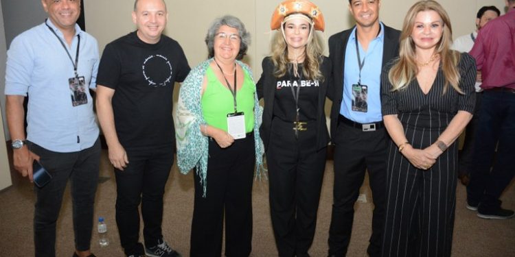 Primeira-dama do Estado recepciona visitantes do Imagineland