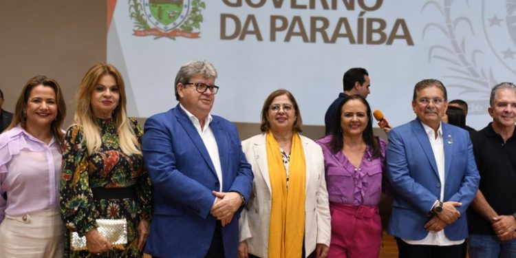 João Azevêdo e ministra Cida Gonçalves assinam acordo de cooperação técnica e Patos ganha a primeira Casa da Mulher Brasileira do Sertão