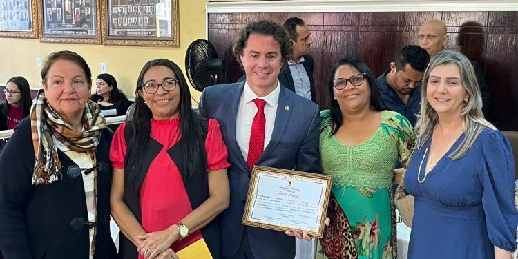 Ao receber título de cidadão de Areia, Veneziano agradece reconhecimento e reafirma compromissos com a cidade e com o municipalismo