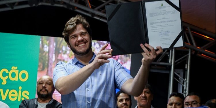 Bruno autoriza obras que vão garantir 100% de pavimentação ao Conjunto Habitacional Ronaldo Cunha Lima