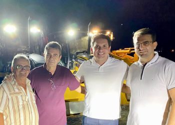 Deputado Hugo Motta realiza entrega de quatro máquinas para municípios paraibanos