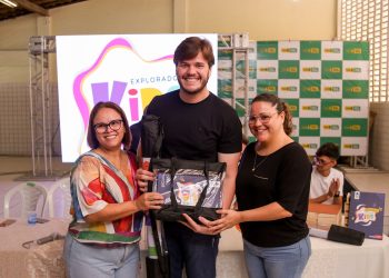 Bruno inicia a entrega de mil kits de robótica a escolas da Rede Municipal de Campina Grande