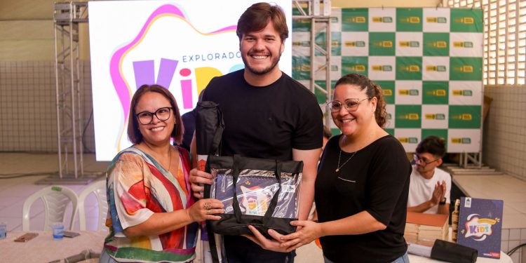 Bruno inicia a entrega de mil kits de robótica a escolas da Rede Municipal de Campina Grande