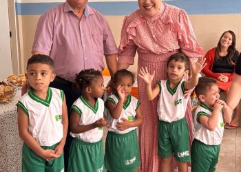 Prefeitura de Bayeux realiza entrega de fardamentos escolares para alunos do município