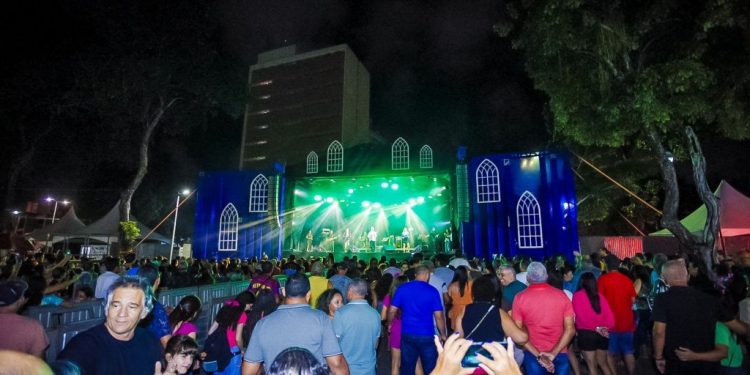 Multidão prestigia shows de Felipe Rossi e Tuareg’s na Festa das Neves