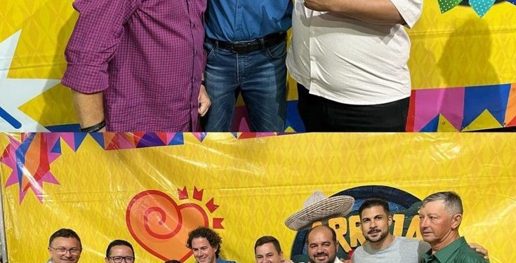 Veneziano deixa mensagem de atuação municipalista ao povo do Vale do Mamanguape durante participação nos festejos, em Jacaraú