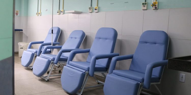 UPAs de João Pessoa recebem novas poltronas que beneficiam pacientes e acompanhantes