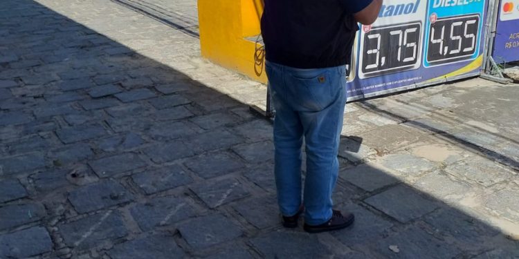 Procon-JP encontra preço médio da gasolina a R$ 5,383 e fiscaliza revendedores de GNV