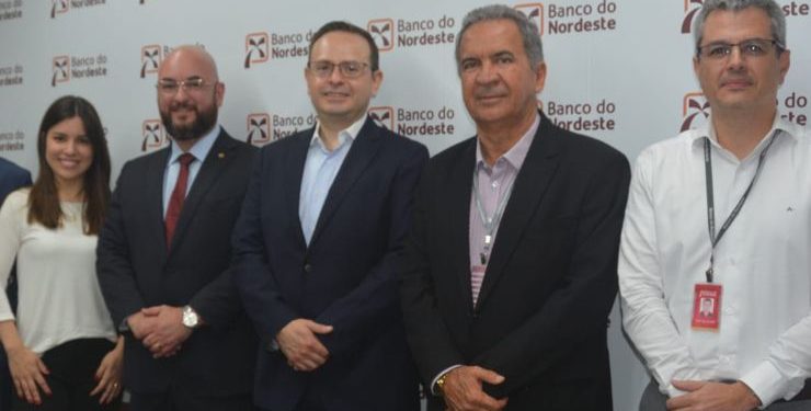Neto Franca e Anderson Possa recebem, na sede do BNB, representantes de uma das maiores agências de classificação de risco do mundo