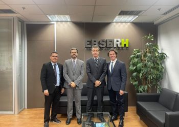 Veneziano recebe compromisso da EBSERH de manter gestão plena municipal dos recursos da saúde em João Pessoa, Campina Grande e Cajazeiras