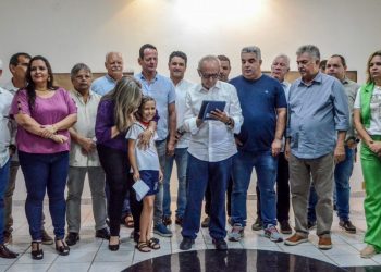 Cícero Lucena autoriza obras de reestruturação de escola em Jaguaribe