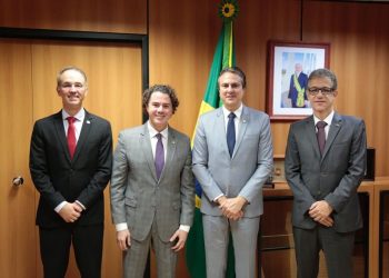 Ministro da Educação também garante a Veneziano manutenção da gestão plena da saúde em Campina Grande