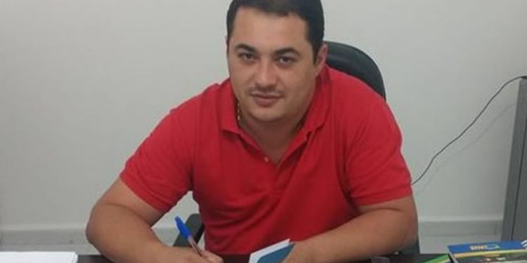 Prefeito do Sertão reconhece atuação municipalista de Veneziano: “Com imensa gratidão agradecemos ao Senador”