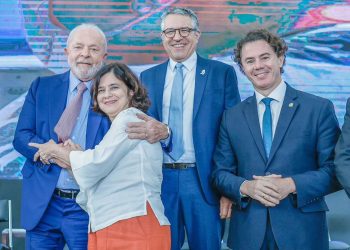 Veneziano cumprimenta Lula pela “firme posição” de manter a técnica Nísia Trindade à frente do Ministério da Saúde