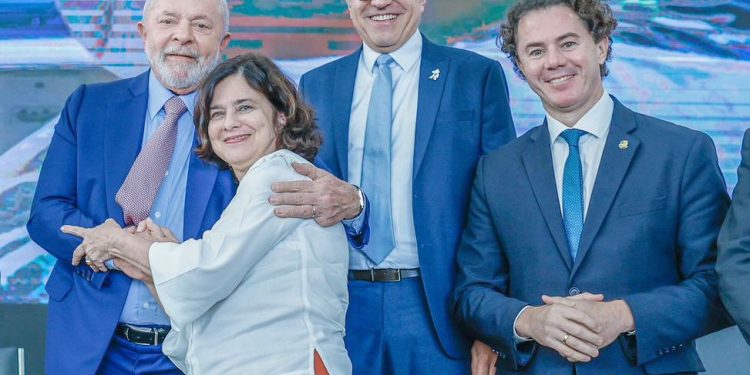 Veneziano cumprimenta Lula pela “firme posição” de manter a técnica Nísia Trindade à frente do Ministério da Saúde