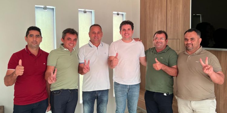 Hugo Motta firma parceria com o prefeito Eudim de Riacho dos Cavalos