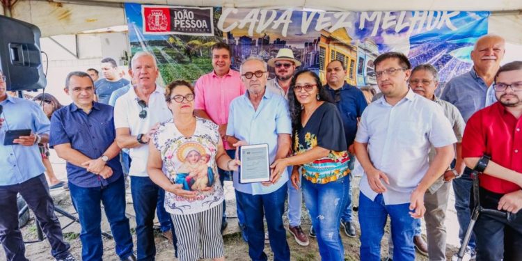 Cícero Lucena autoriza pavimentação e urbanização de mais 12 ruas em Mangabeira