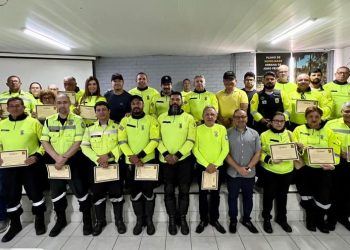 Semob-JP entrega certificados para concluintes do curso de atualização de agente de trânsito