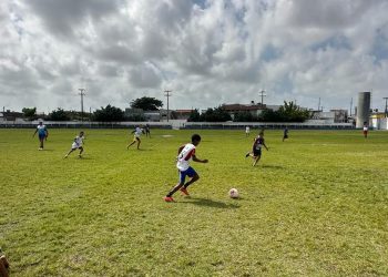 Semhab e Sejer promovem oficina de futebol com jovens do Residencial Vista Alegre