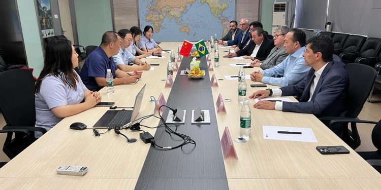 João Azevêdo discute utilização de equipamentos agrícolas da China para aumentar produtividade na agricultura familiar da Paraíba